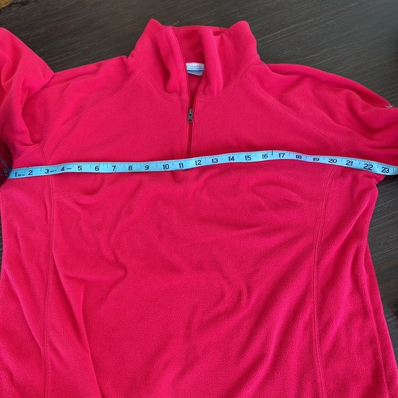 2/$15. Columbia fleece sweater in size extra large. Beautiful hot pink color. - Picture 8 of 9